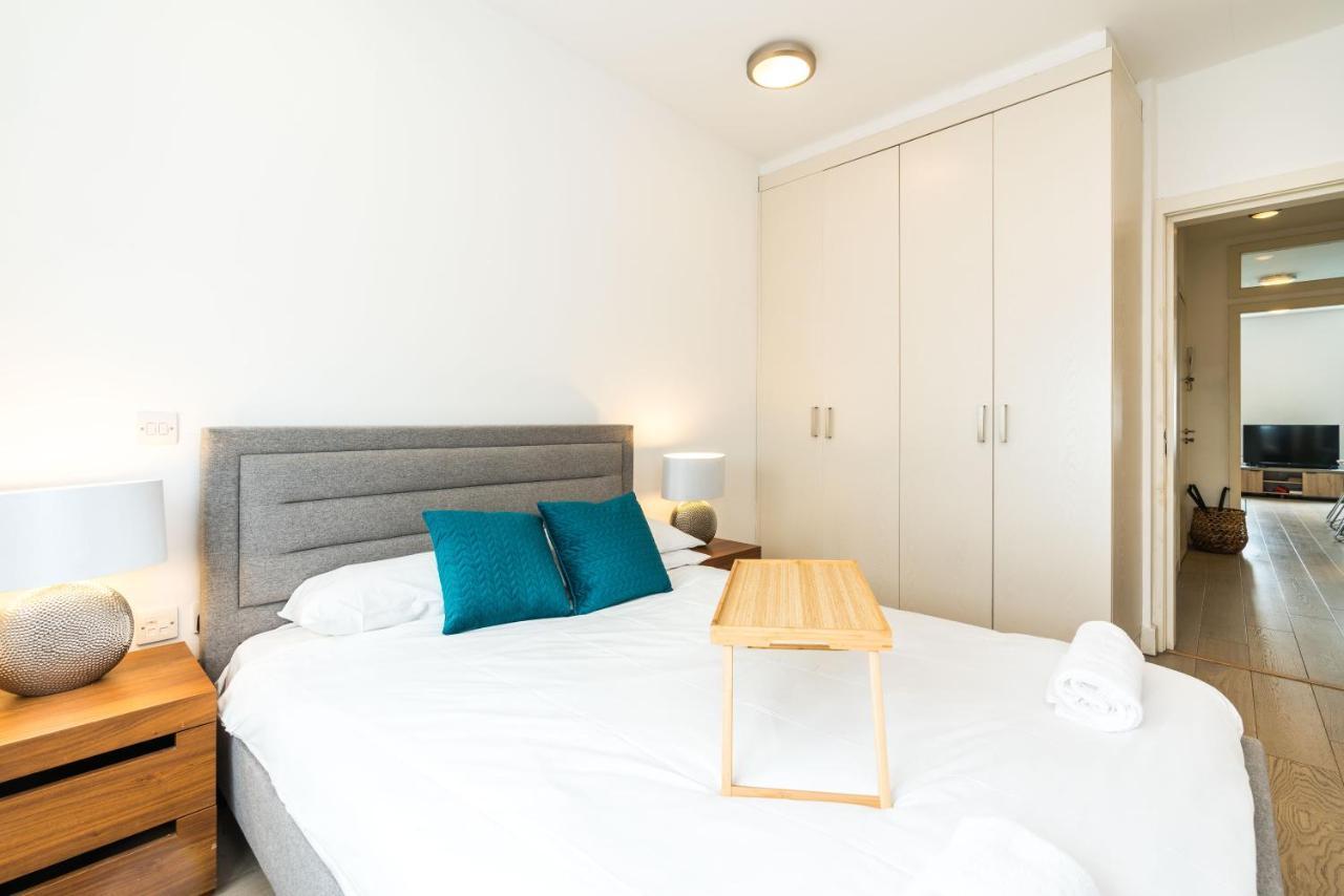 Spacious 2 Bedroom / Earls Court / Kensington Appartamento
